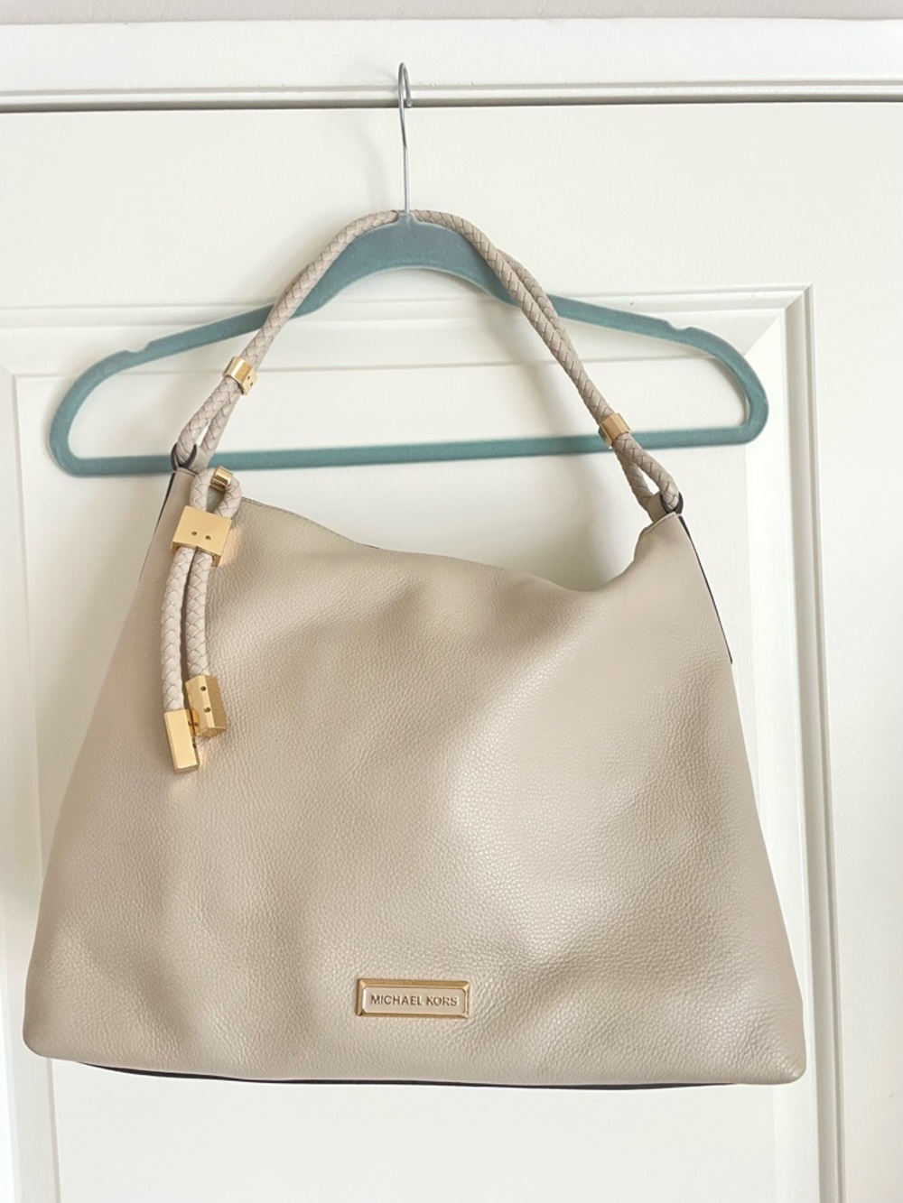 Michael Kors pebbled‎ leather Cream Hobo Bag with Gold Accents purse large